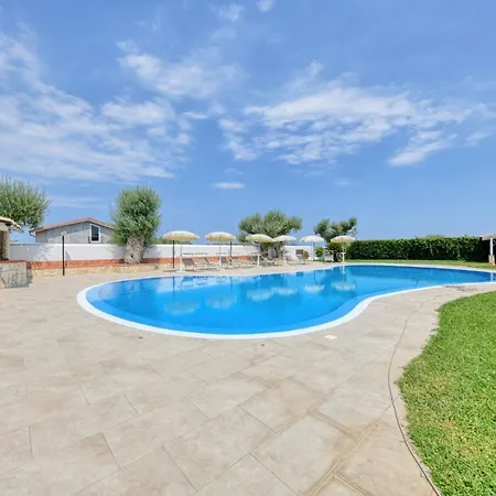 Parisi By Interhome
